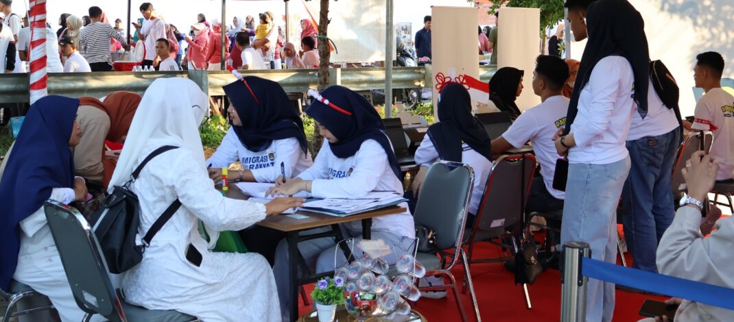 Semarak HUT RI ke-81, Imigrasi Mamuju Hadirkan Layanan ‘Pasporia’ di Car Free Day