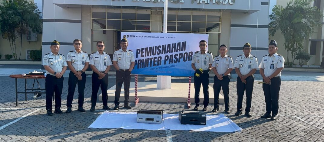 Transparan dan Akuntabel, Imigrasi Mamuju Musnahkan Dua Mesin Pencetak Paspor